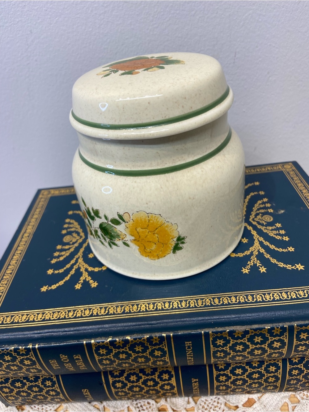 Royal Doulton Covered Sugar Bowl "Autumn Morn" Pattern - Picture 3 of 7